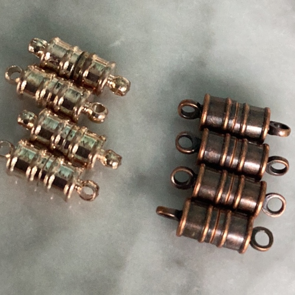 Findings: 4 magnetic clasps